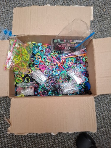 Box loom bands - box,